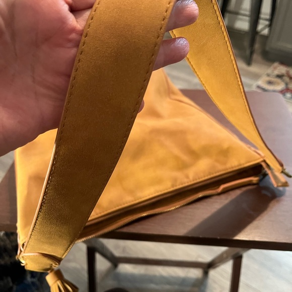 Universal Thread Purse - Picture 8 of 12